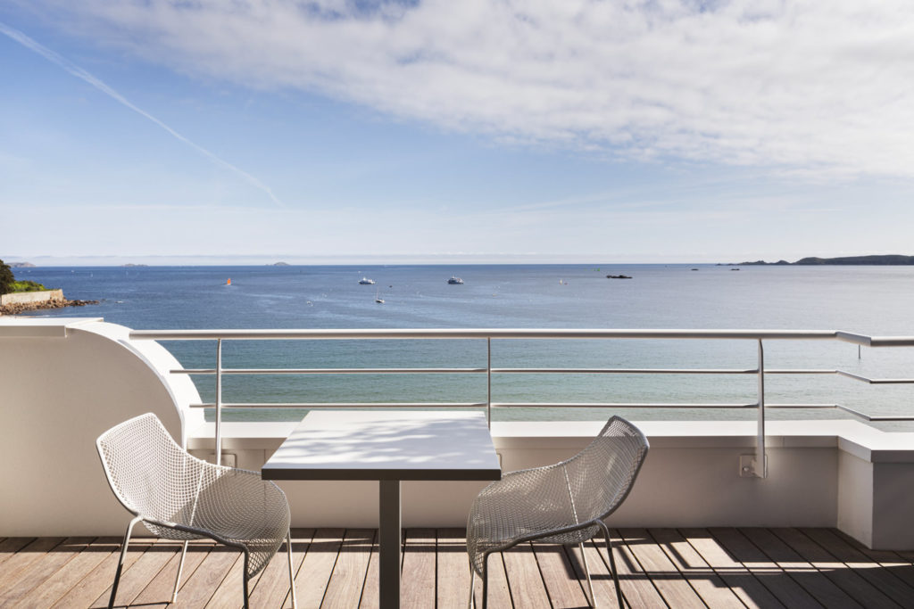 chambre-panoramique-vue-mer-grand-hotel-perros-guirec